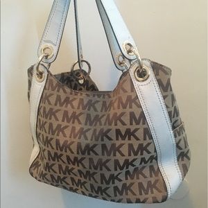 Micheal Kors purse